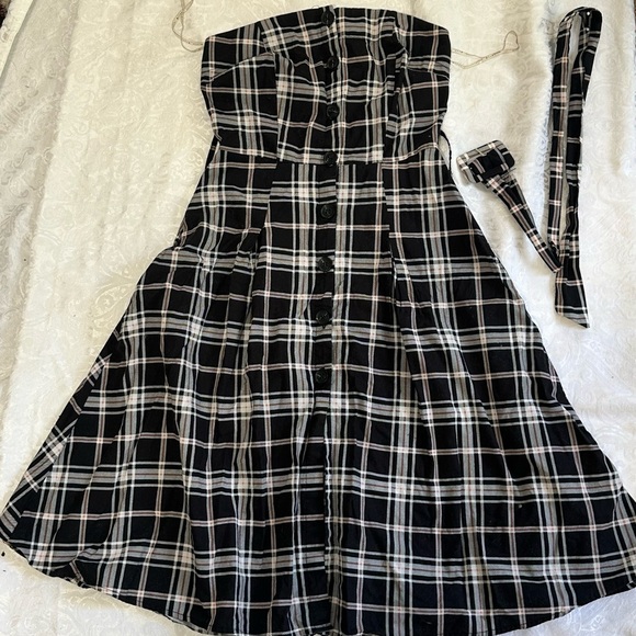 Haute Monde Strapless Dress - Picture 6 of 6